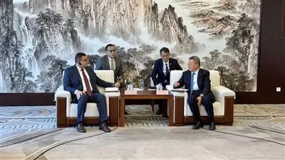 وزير الإسكان يبحث تعزيز التعاون مع شركة «CSCEC» الصينية