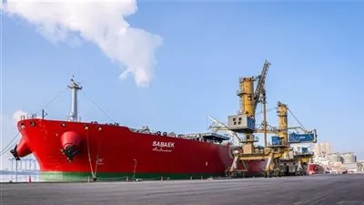 تداول 16 ألف طن و900 شاحنة بضائع بموانئ البحر الأحمر