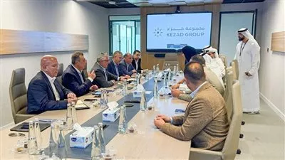 رئيس اقتصادية قناة السويس يبحث تعزيز التعاون مع مجموعة موانئ أبو ظبي