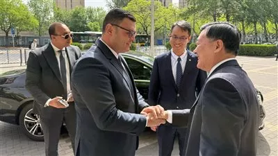 وزير الإسكان يبحث التعاون مع نظيره الصيني بالمشروعات الاستثمارية فى المدن الجديدة