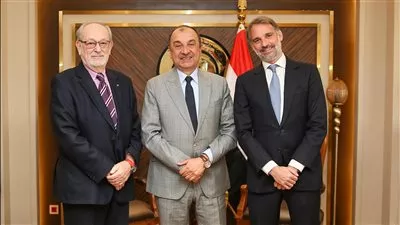 وزير قطاع الأعمال يتابع مستجدات مشروع حامض النيتريك ونترات الأمونيوم بكيما بأسوان