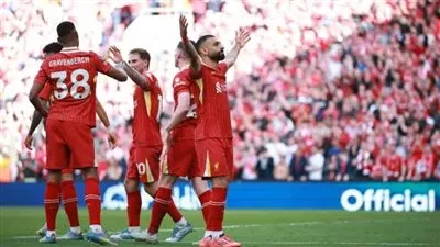 ليفربول يسحق توتنهام ويتوج بطلاً للدوري الإنجليزي للمرة العشرين في تاريخه