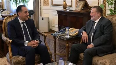 رئيس الوزراء يتابع مع محافظ البنك المركزي جهود تعزيز احتياطات النقد الأجنبي
