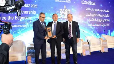 اتحاد المصارف العربية يكرم الرئيس التنفيذي لمصرف أبوظبي الإسلامي مصر