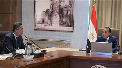 رئيس الوزراء يتابع موقف مخزون السلع الاستراتيجية
