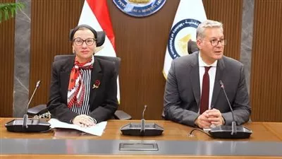 وزيرا البترول والبيئة يناقشان سبل خفض الإنبعاثات الكربونية في مصر 