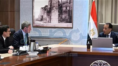 رئيس الوزراء يبحث خطط «فيزا» لزيادة استثماراتها في مصر