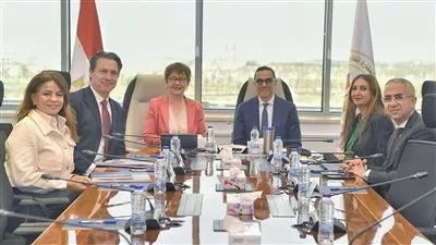 «الخطيب» يبحث تعزيز استثمارات البنك الأوروبي لإعادة الإعمار والتنمية في مصر