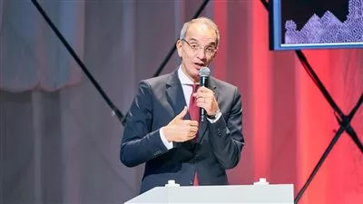 وزير الاتصالات: إتاحة 180 خدمة حكومية عبر منصة مصر الرقمية