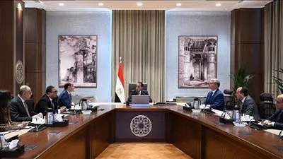 رئيس الوزراء يوجه بصياغة محفزات للتوسع بمنظومة تحويل السيارات للعمل بالغاز الطبيعي