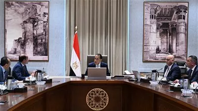  «مدبولي» يستعرض جهود تعزيز استدامة جهاز تنمية المشروعات المتوسطة والصغيرة ومتناهية الصغر 