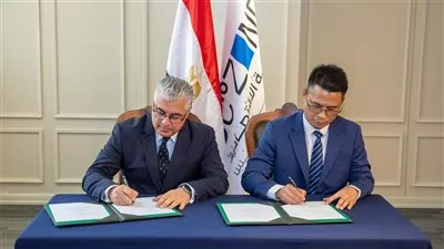 توقيع عقود مشروعين جديدين للملابس الجاهزة بالقنطرة غرب باستثمارات 20.5 مليون دولار 