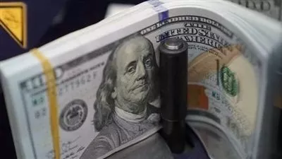 تراجع الدولار بعد تخفيض التصنيف الائتماني للولايات المتحدة الأمريكية