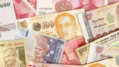 ارتفاع العملات الآسيوية مع تراجع الدولار وسط ضبابية سياسية ومخاوف تجارية