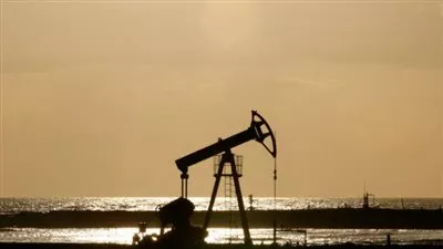 أسعار النفط تتراجع وسط ترقب زيادة إنتاج أوبك+