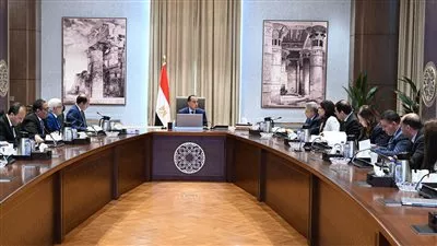 رئيس الوزراء يستعرض مقترحات خفض معدلات الدَين كنسبة من الناتج المحلي الإجمالي