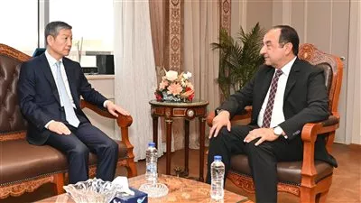 وزير قطاع الأعمال يبحث مع السفير الصيني تعزيز التعاون الاقتصادي والتجاري