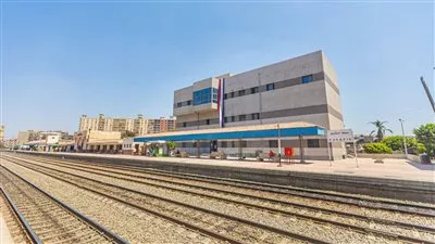 وزير النقل يعلن تشغيل أبراج الإشارات الرئيسية في 3 محطات جديدة