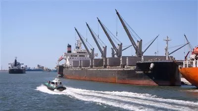 تداول 18 آلف طن بضائع و993 شاحنة بموانئ البحر الأحمر 