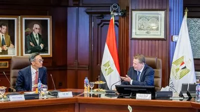 محافظ «المركزي» المصري يبحث التعاون مع البنك الصناعي والتجاري الصيني