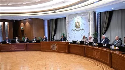 الحكومة تتابع إجراءات إطلاق بث تجريبي للمنصة الإلكترونية لتراخيص الاستثمار