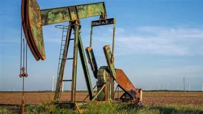 تراجع أسعار النفط 5% بعد هجوم إيراني على قاعدة أمريكية في قطر