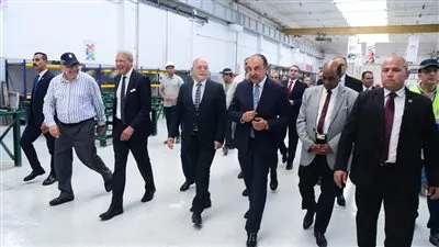 وزير قطاع الأعمال يشهد تسليم دفعة من مركبات «نصر سكاي» لجامعة سوهاج 