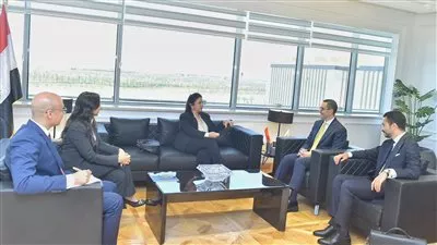 وزير الاستثمار يبحث خطط شركة AXA العالمية للتوسع في مصر