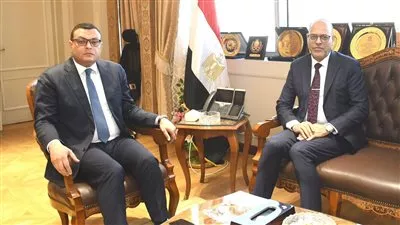 وزيرا الإسكان والعمل يبحثان التعاون المشترك في مجال تدريب العمالة
