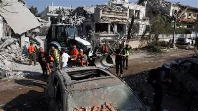 إيران تفتح المساجد والمدارس للاحتماء من ضربات إسرائيل