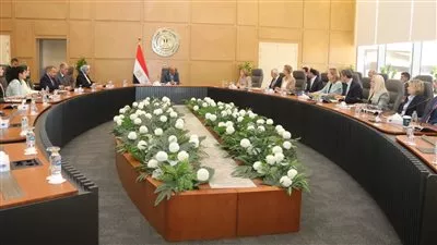 وزير الكهرباء يبحث دعم الشراكة مع بنك الاستثمار والاتحاد الأوروبيين