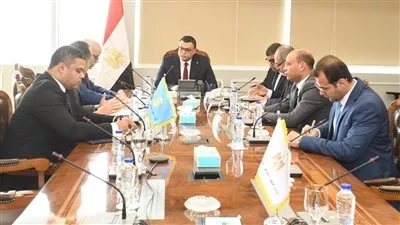 وزير الإسكان يناقش مجالات التعاون المشترك مع شركة استادات للاستثمار الرياضي 