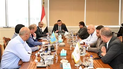 وزير الإسكان يبحث التعاون مع شركة «Guardian Glass» العالمية