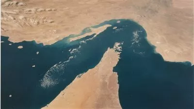 البرلمان الإيراني يقرر إغلاق مضيق هرمز