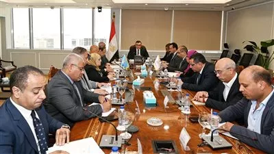 وزير الإسكان يتابع آلية عمل وحدتي تنظيم السوق العقارية وتصدير العقار