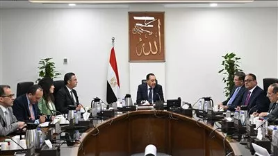 رئيس الوزراء يبحث فرص التوسع في صناعة السكر