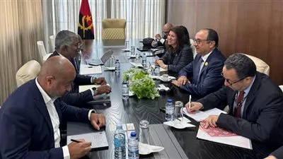 مصر وأنجولا تبحثان سبل تعزيز التعاون المشترك بمجالات النقل والطاقة