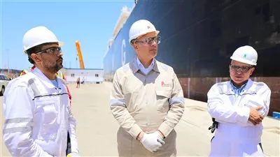 وزير البترول يتفقد التجهيزات النهائية بوحدة التغييز العائمة «إنيرجيوس باور»