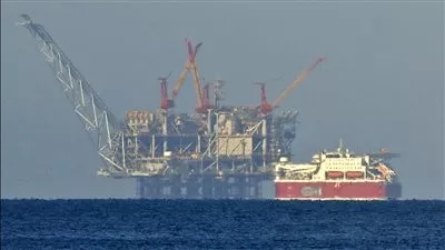 «أديس القابضة»: 4 حالات وفاة بحادث انقلاب بارجة في خليج السويس