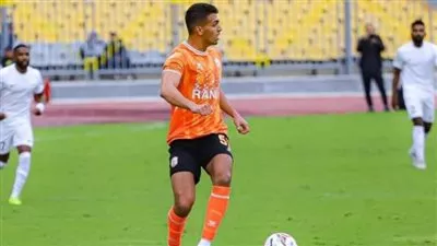 الأهلي يضم مدافع فاركو لمدة 5 مواسم