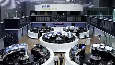 تراجع الأسهم الأوروبية مع ترقب بيانات اقتصادية أمريكية