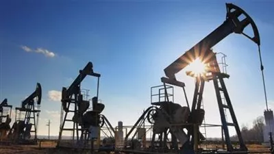 ارتفاع أسعار النفط مع تحسن المعنويات بدعم بيانات اقتصادية