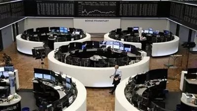 البورصات الأوروبية تغلق على تباين وسط ضغوط على شركات الأدوية