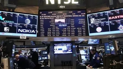مؤشرات الأسهم الأمريكية تسجل مكاسب أسبوعية رغم ضغوط الرسوم الجمركية