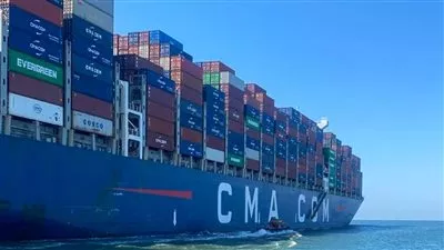 قناة السويس تشهد عبور سفينة الحاويات CMA CGM ZEPHYR ضمن قافلة الجنوب