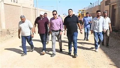 وزير الإسكان يتابع تطوير منظومة الصرف الصناعي بالعاشر من رمضان