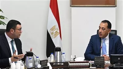 رئيس الوزراء يتابع موقف تقنين الأراضي المضافة لعدد من المدن الجديدة