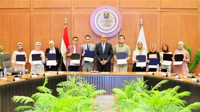 وزير التربية والتعليم يكرم أوائل الثانوية العامة ويشيد بتفوقهم وتميزهم