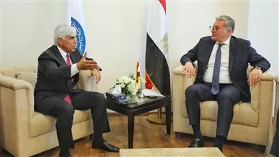 وزير البترول يبحث خطط IPIC لصناعة المواسير لزيادة استثماراتها في مصر