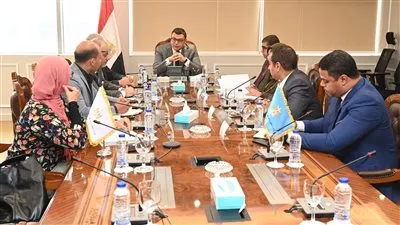 وزير الإسكان يتابع مشروع المماشى السياحية بمدينة الشيخ زايد